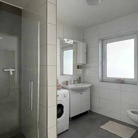 Goldeck View Apartment *